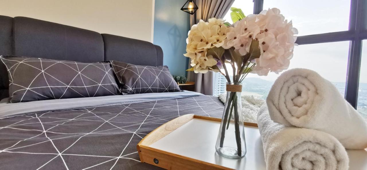 Astetica Pool & View High Floor 100mbps Wifi Netflix Apartment *